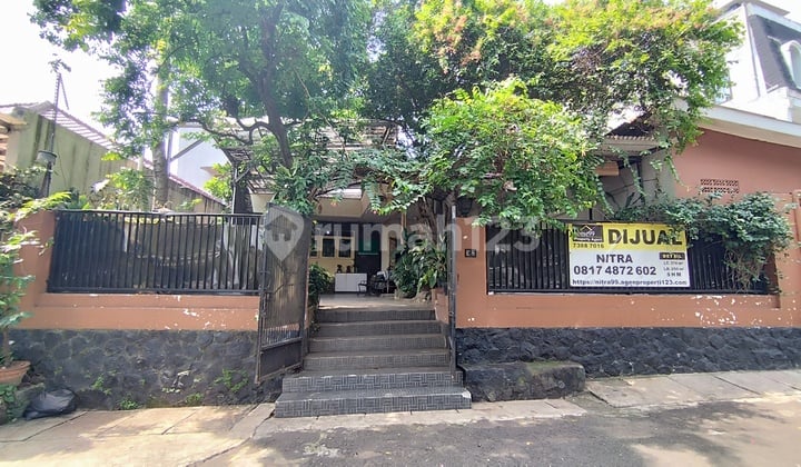 Rumah Kebayoran Baru Depan Taman Asri Nyaman 5 Menit ke Pdk Indah