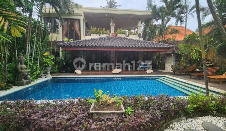Villa Tradisional 4 Kamar Tidur Dijual, di Seminyak Area