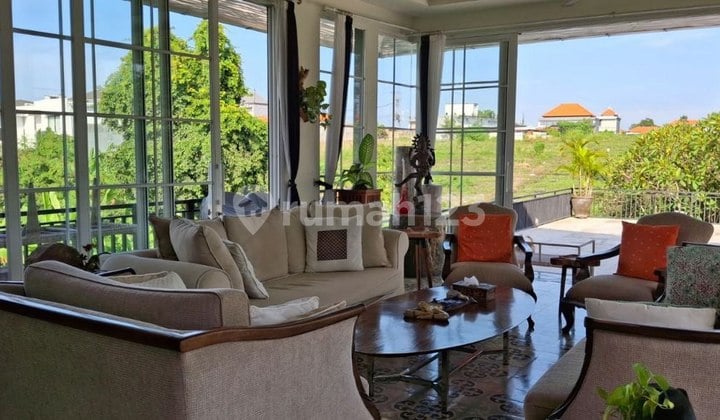 Villa Cantik dengan View Sawah Dijual, di Berawa Canggu Area
