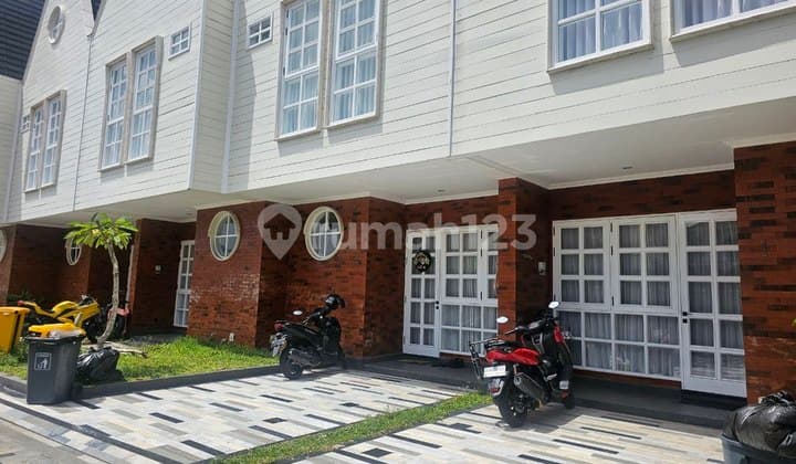 Beautiful House Ready to Live In for Rent, in Padangsambian Kelod Area