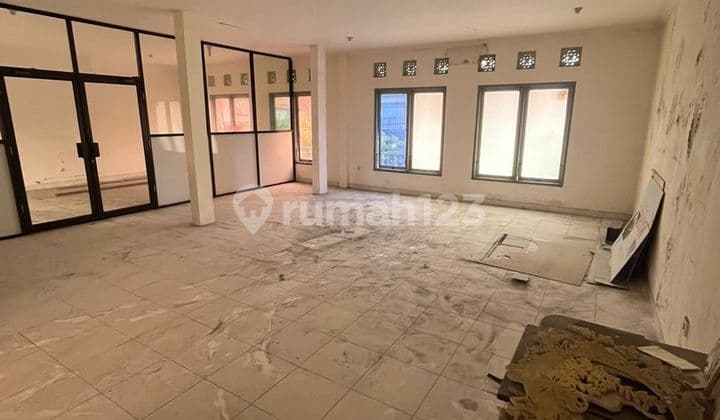 Ruko 2 Lantai Berada di Pusat Kota Disewakan, di Denpasar Timur Area