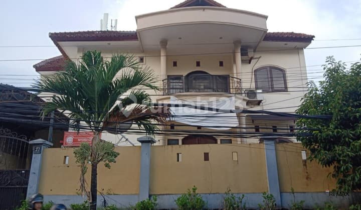 Rumah Mewah Akses ke Mall Living World Dijual, di Seroja Denpasar Area