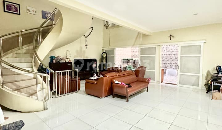Rumah 2 Lantai Boulevard di Modernland, Tangerang