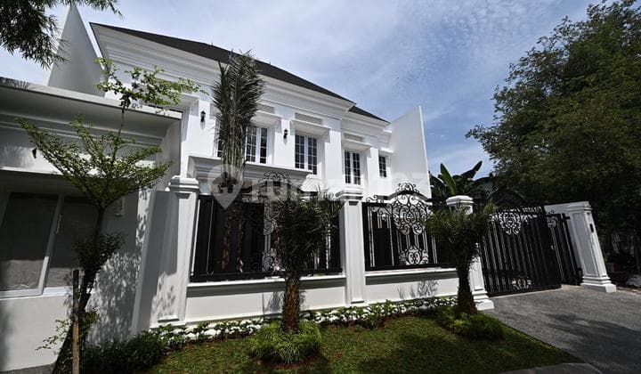 Rumah Mewah dengan Kolam Renang di Duta Indah, Pondok Indah, Jakarta Selatan