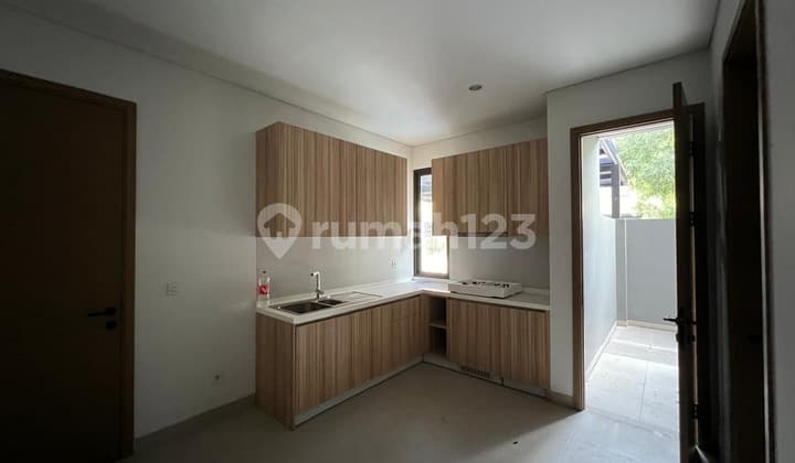 Rumah Mewah 3 Lantai With Rooftop di Kazumi The Zora BSD City Tangerang Selatan