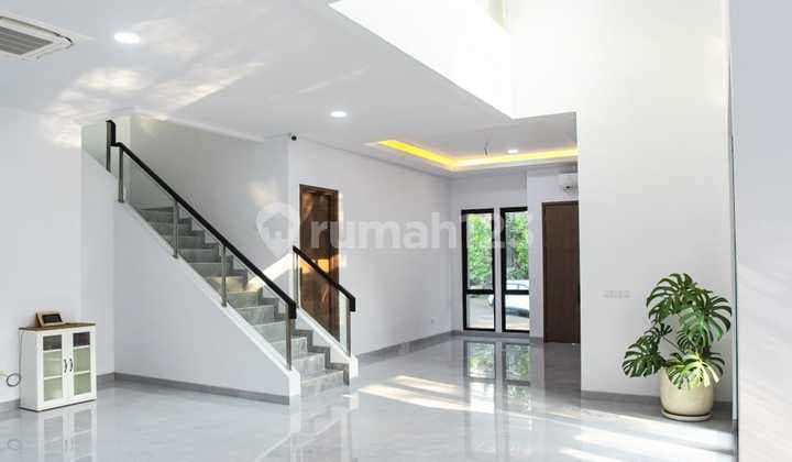 Rumah Brand New Hook 2,5 Lantai di Delatinos Bsd, Tangerang Selatan