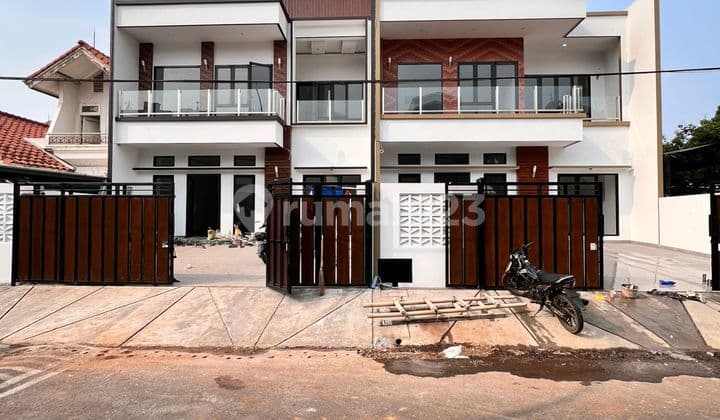 Rumah Full Renovasi Modern Minimalis di Nusaloka BSD, Tangerang Selatan