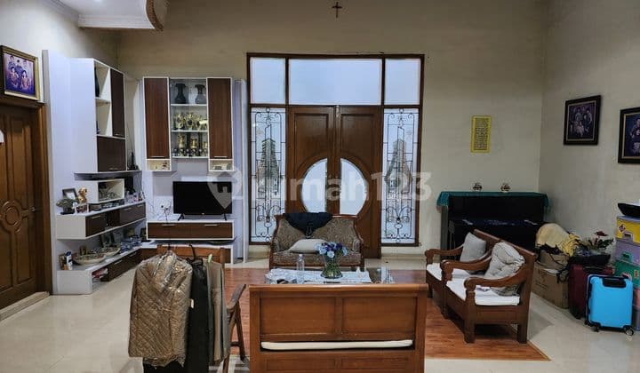 2.5-Story House in Sutera Gardenia Alam Sutera, South Tangerang