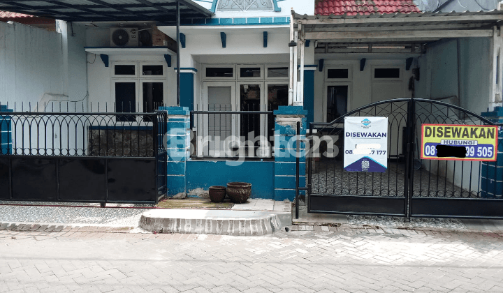 Near the toll road, comfortable and safe.