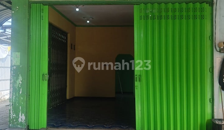 Pinggir Jalan Ramai Cocok untuk Usaha
