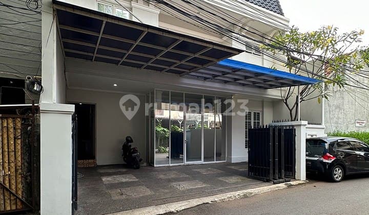 Rumah 2 Lantai Minimalis Dekat Kemang Raya