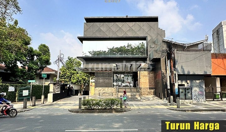 Gedung 3 Lantai Ex Bar Area Komersial Kemang