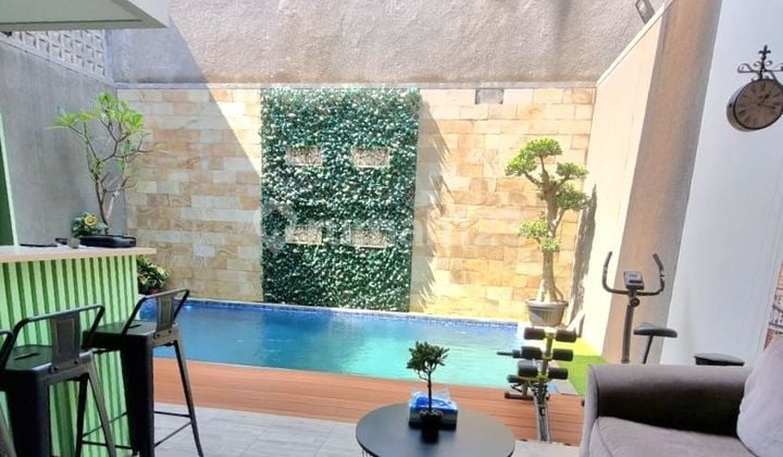Rumah Kotabaru Parahyangan Swimming Pool