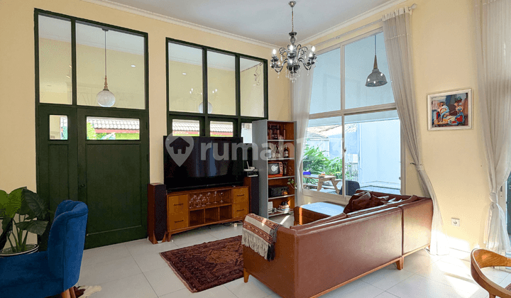 Rumah Modern dengan Kolam Renang Pribadi