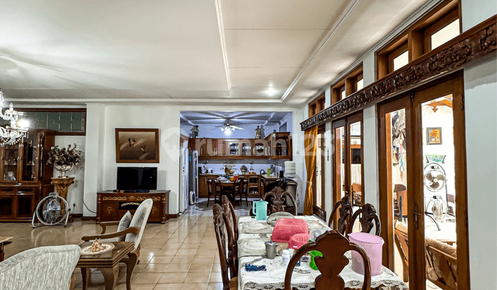 Bebas Banjir, Rumah, 2 Lantai, SHM, Dekat Akses MRT, Siap Huni