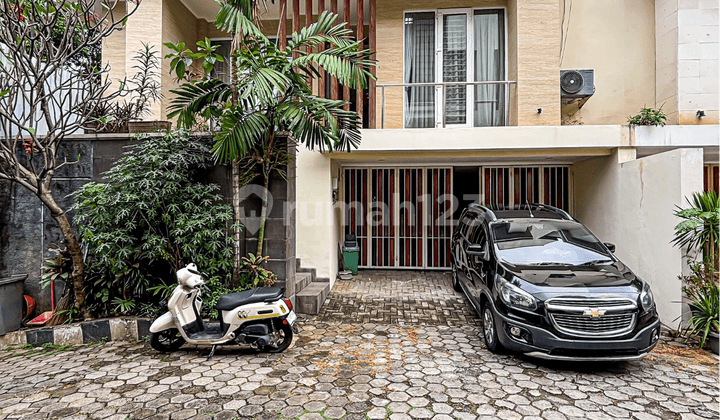 Bebas Banjir, Rumah Dalam Th, 3 Lantai, SHM, Siap Huni