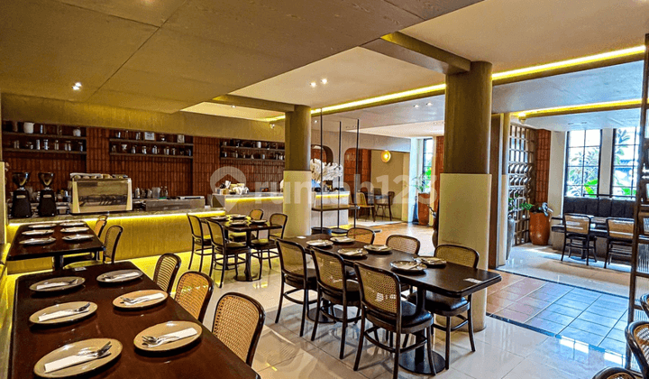 Bangunan Komersial 3 Lantai Lokasi Prime Dekat Toll + SHM