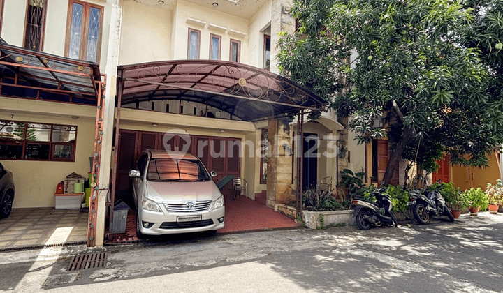 Premium House in Buncit Townhouse - 2+2 Garage, Freehold Certificate