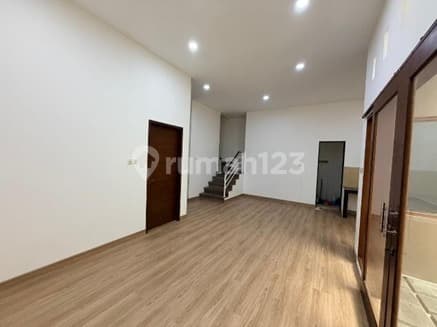 Dijual Rumah 2 Lantai Tki 3 Siap Huni Strategis
