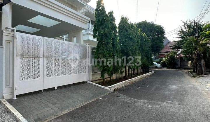 Dijual Rumah Baru Tebet Mas Jakarta Selatan - 350M², Posisi Hoek, High Ceiling