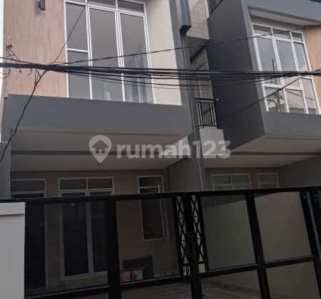 Dijual Rumah Baru 3 Lantai - Duri Kepa Kebon Jeruk, SHM, Bebas Banjir