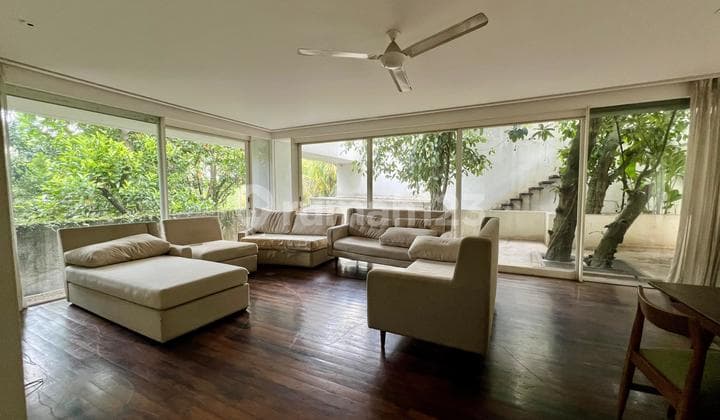 Disewakan Rumah 4Br 3 Lantai + Taman Luas, Full Fasilitas - Pejaten, Jakarta Selatan