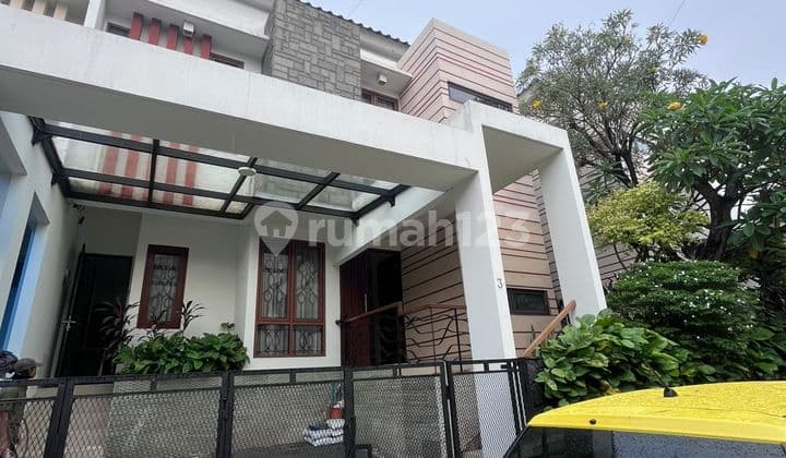 For Rent: 4-Bedroom House in a Townhouse, located in Cipete, South Jakarta.