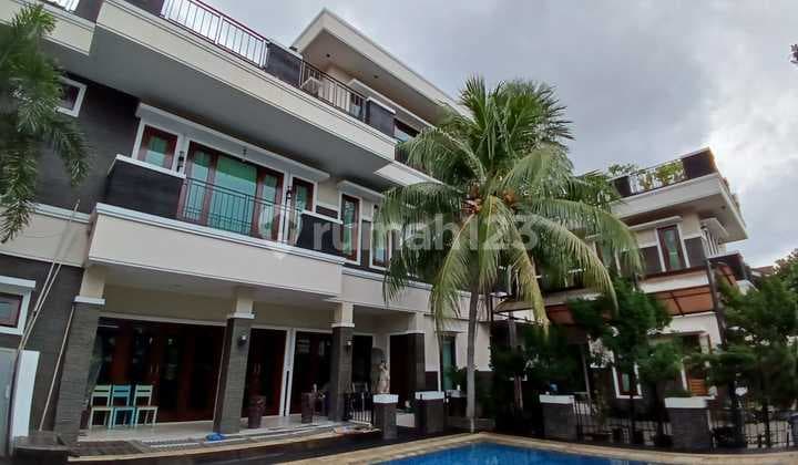 Dijual Rumah Mewah 3 Lantai Duri Kepa Kebon Jeruk - LT 468M², Kolam Renang, SHM