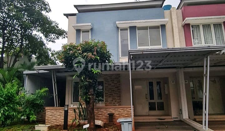 Rumah Bagus Semi Furnished Dekat dengan Taman dan Kolam Renang Komplek
