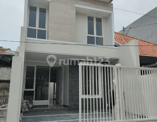 Minimalist Chic Brand New 2-Story Area Petra Manyar Near Nginden