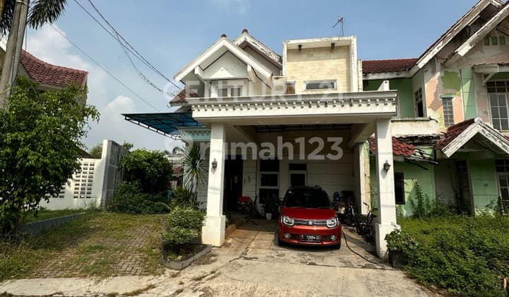 Rumah Besar Semi Furnished Beverly Nego