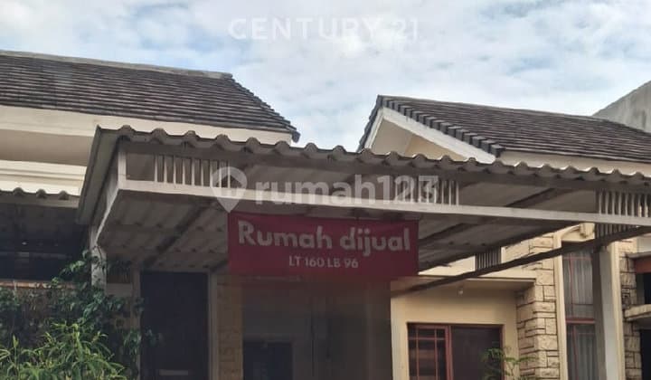 Rumah Lokasi Strategis di Grand Wisata Dekat Mal Living World