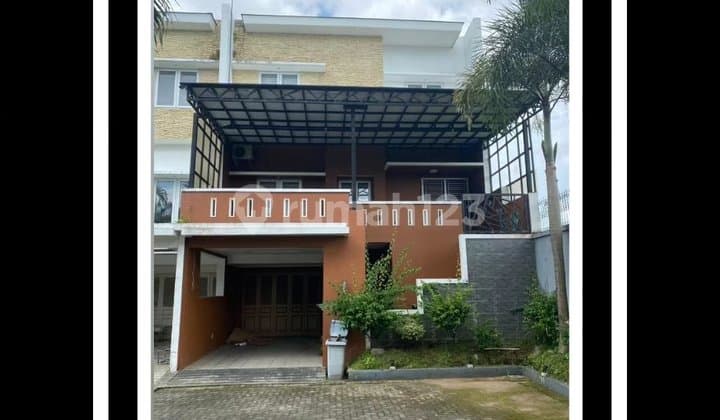 Price Reduction - Primewood Mansion Panakkukang
Bedrooms: 3+1
Bathrooms: 4+1
3 Floors
Land Size: 171 sqm
Building Size: 513 sqm
Electricity: 4400 VA
Certificate Status: SHM (Freehold)
Building Age: 8 years
IDR 3.8 Billion