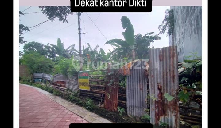 Tanah Kosong Jl Bung Lorong 916 X 18,5 = 298 M²Jalanan bisa Masuk Mobildekat Kampus Unhasdekat Kantor Dikti Rp. 3 Jt Permeter