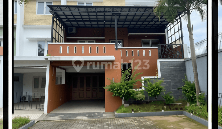 Negotiable Until Deal Primewood Mansion Panakkukang Number of Bedrooms : 3+1 Number of Bathrooms : 4+1 3 Floors Land Size : 171 Building Size : 513 Electricity : 4400 Status : Freehold