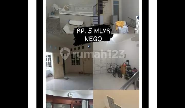 The following is the English translation:
Losari Park 2000 House, Jl Mahoni, Tanjung Bunga. Land Area 16x20, Building Area 16x16, 2.5 Floors. 3+1 Bedrooms, 4 Bathrooms, 1 Karaoke Room, Fish Pond, Billiard Area. All Rooms Upstairs. Price: IDR 5 Billion, Negotiable.