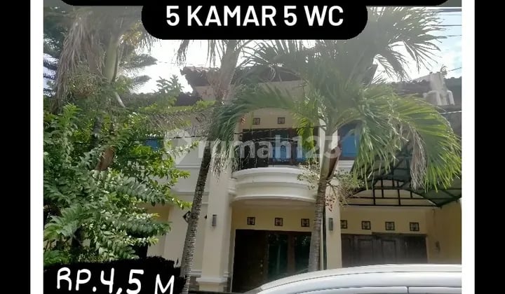 Azalea House Panakkukang, behind Mall MP and Swiss-Bell Hotel. Land area 12x19, building area 12x12, 2 floors, 5 bedrooms, 5 bathrooms, built in 2000. Freehold title (SHM) - water - electricity 2,200W. Rp. 4.5 billion, negotiable.