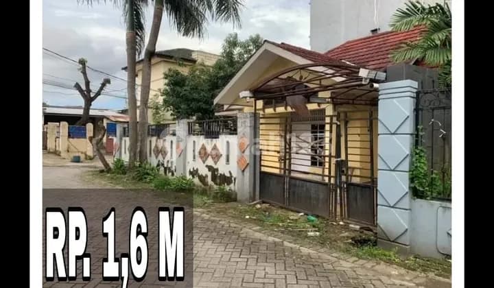 Graha Modern Jaya Housing, Jl Pa'baeng Baeng Alauddin. Number of Rooms: 3 Bedrooms. Number of Bathrooms: 2. Number of Floors: 1 Floor. Land Area: 195 M2 (One Hundred Ninety-Five Square Meters). Electricity: 1300 Watts. PDAM Water Status. Price: 1.6 Billion