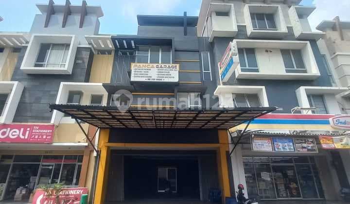 DISewakan Ruko 3 Lantai - Harapan Indah (Lokasi Depan / Main Road)