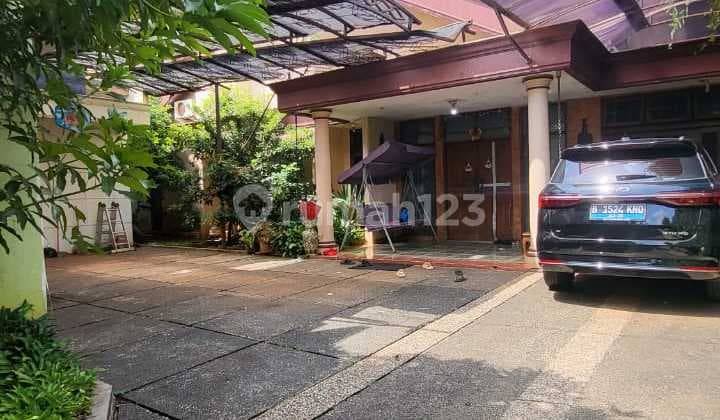 Dijual Cepat -Rumah + 2 Ruko Strategis di Jalan Raya Pondok Gede