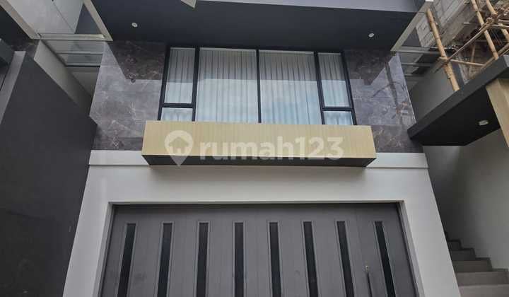 Rumah Baru 2 Lantai di Setraduta D'grande
