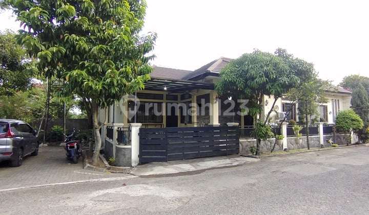 Dijual Murah Rumah Besar Siap Huni Posisi Hook di Komplek Cipaganti Rahayu Regency Cipamokolan Kota Bandung