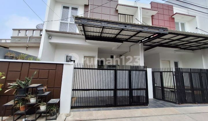 Rumah Masih Baru Siap Huni di Jatiwaringin, Pondok Gede Bekasi Kota.