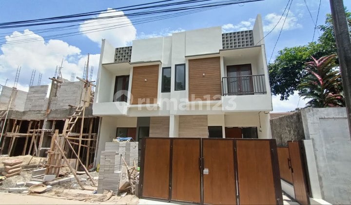 Dijual Rumah Baru strategis hanya 50 meter dari jalan Kodau dekat ke tol Jatibening dan Jatiwarna Bekasi