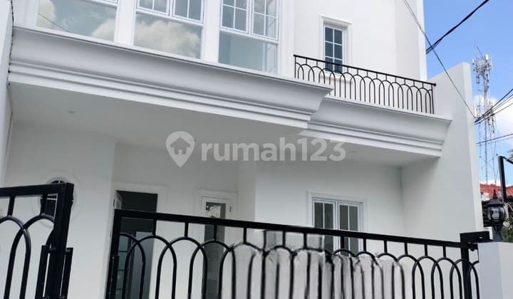 Rumah Baru Murah Gaya American Classic di Jatiwaringin Kota Bekasi