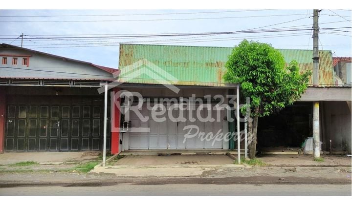 Ruko di Mayjen Sutoyo , Wiradesa ( Me 7949 )