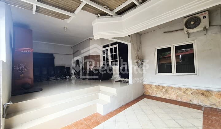Rumah di Puri Anjasmoro , Semarang ( De 6958 )