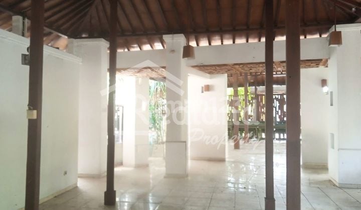 Ruang Usaha di Tentara Pelajar , Semarang ( Jo 8618 )