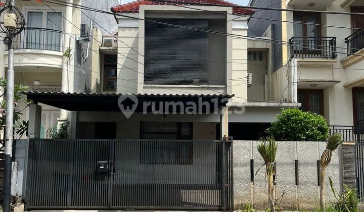Rumah Minimalis 2 Lantai Pondok Indah Dekat ke Pim