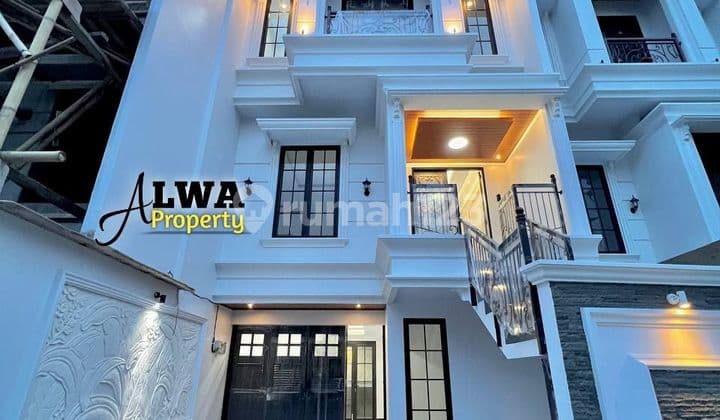 Rumah baru 3 lantai Cilandak